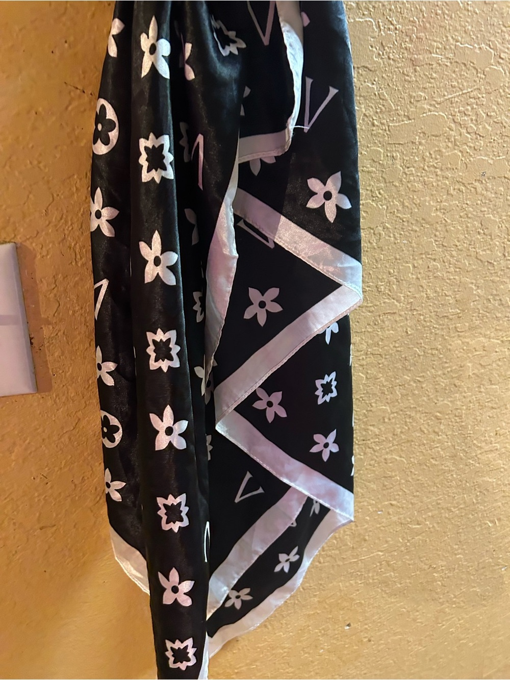 Louis Vuitton Black Satin Floral Logo Scarf with White Trim - Picture 4 of 5